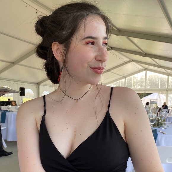 Meet your Posher, Chloe - Picture 4 of 6